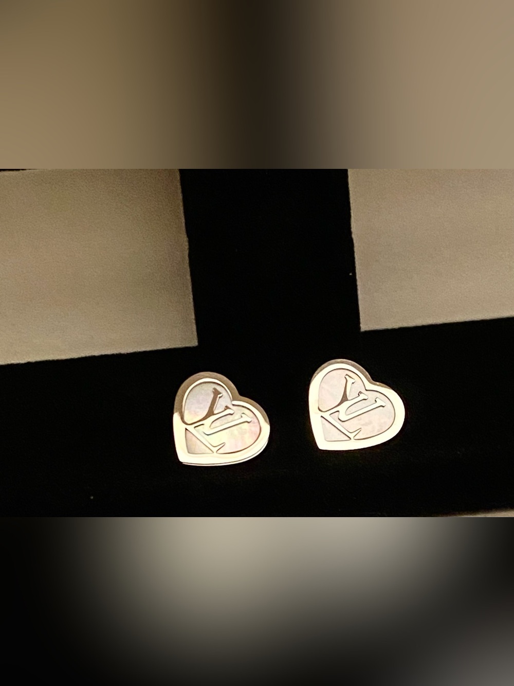 Fashion Jewelry Silver Plated Mother of the Pearl Logo L-V Luxury Stud Earrings